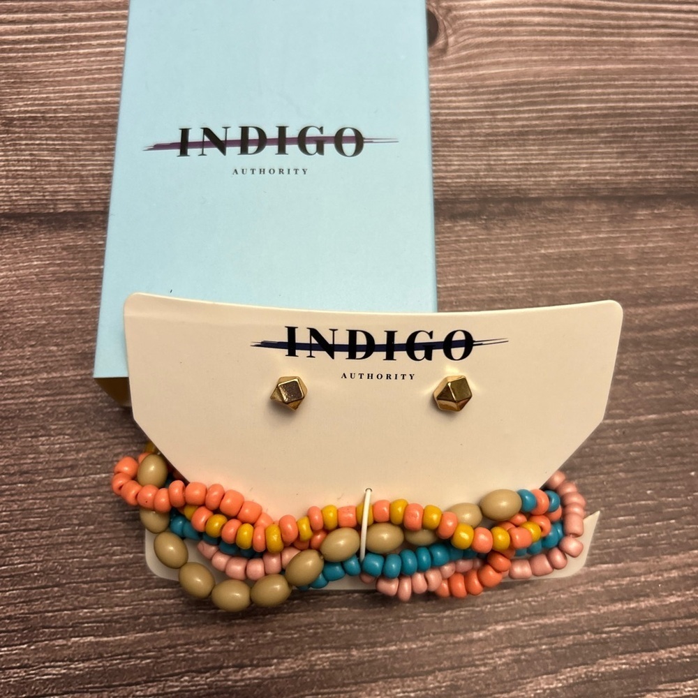 Indigo Multicolor Beaded Bracelet and Gold-Tone Earrings